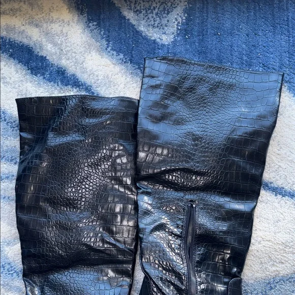 Express Black Croc-Embossed Knee-High Stiletto Boots size 10 - Picture 10 of 12